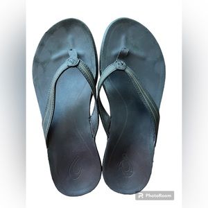 OluKai ‘Aukai Women Black Sandal Flip Flop US W 7 EUR 37 Leather Upper